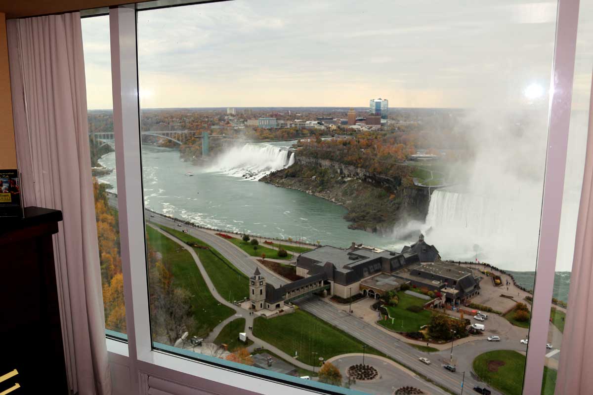 Room 2324 has a commanding view of both Canadian and American falls.
